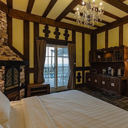 Tudor Dynasty Homestay Шоуфэн Экстерьер фото