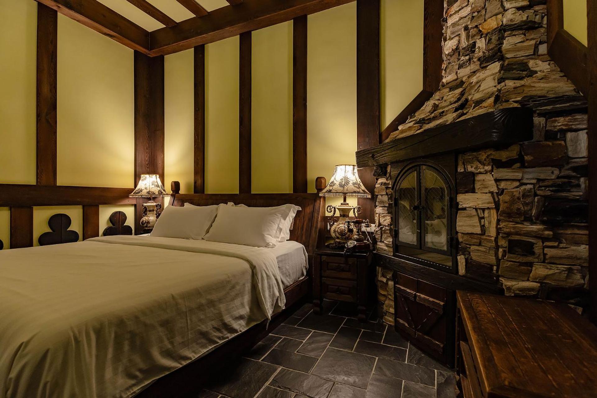 Tudor Dynasty Homestay Шоуфэн Экстерьер фото